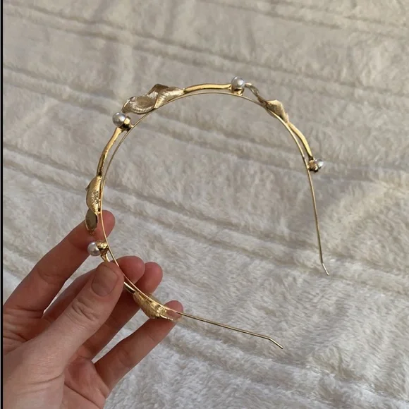 Elegant Gold Floral Headband - Picture 4 of 6